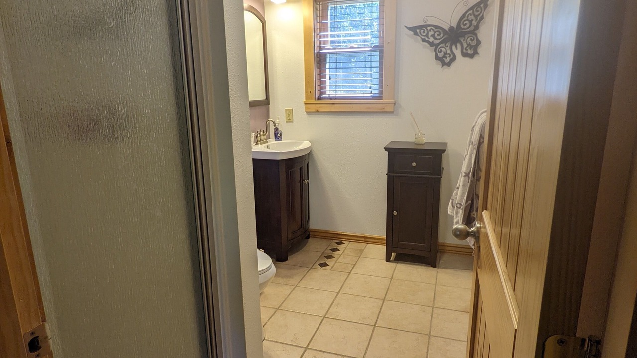 Photo of Bathroom in Swan Lake