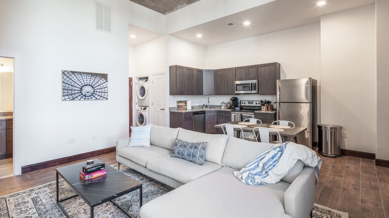 Photo of Livingroom in West Poplar