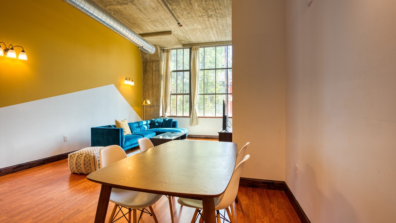 Photo of Livingroom in West Poplar