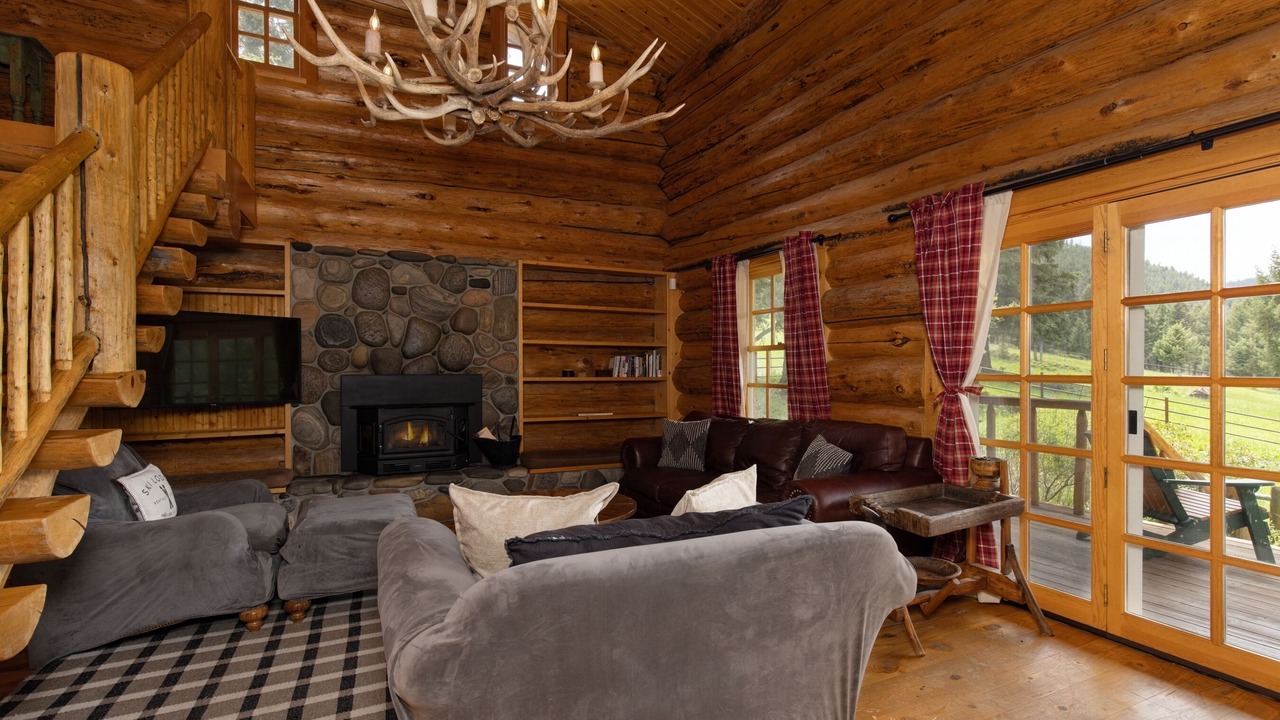 Photo of Livingroom in Gallatin Gateway