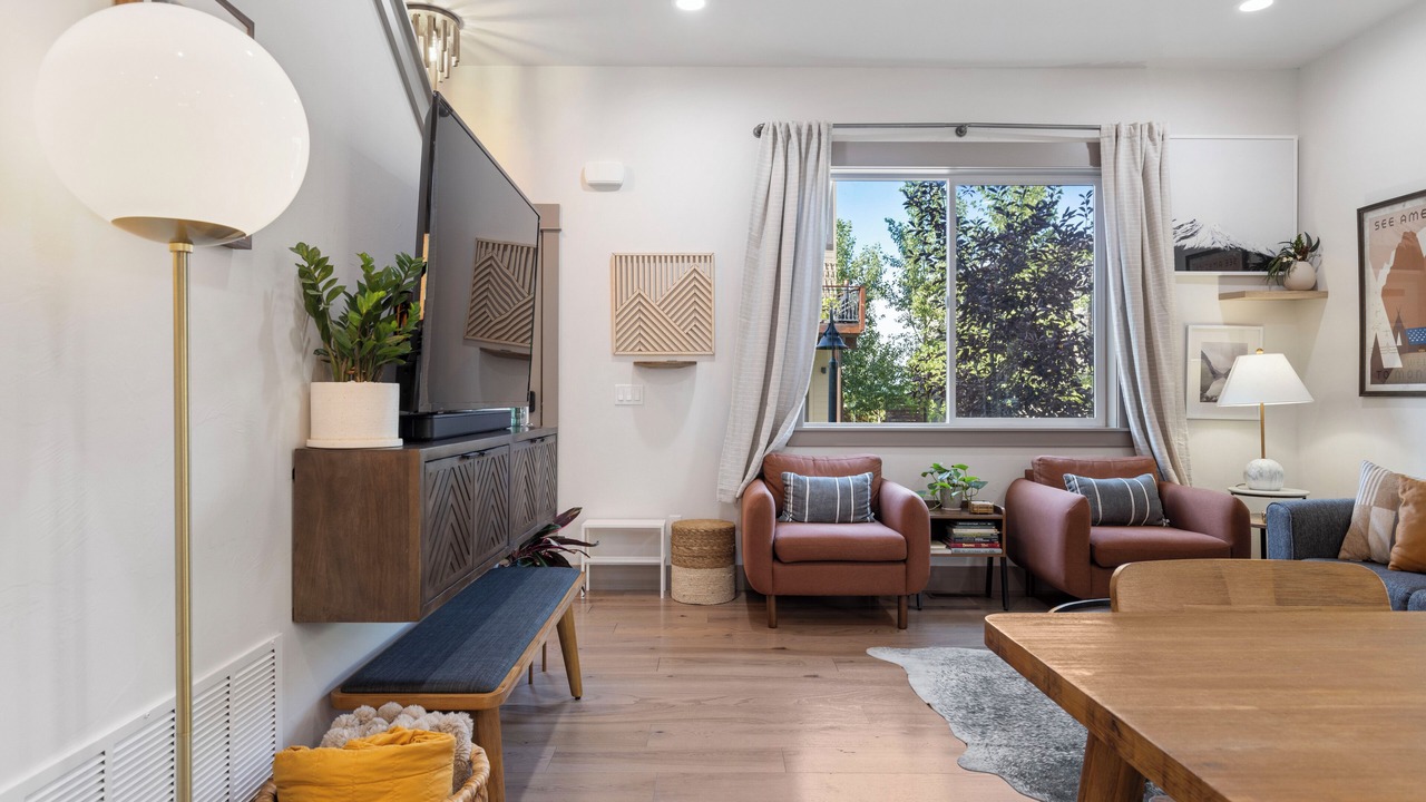 Photo of Livingroom in Four Corners