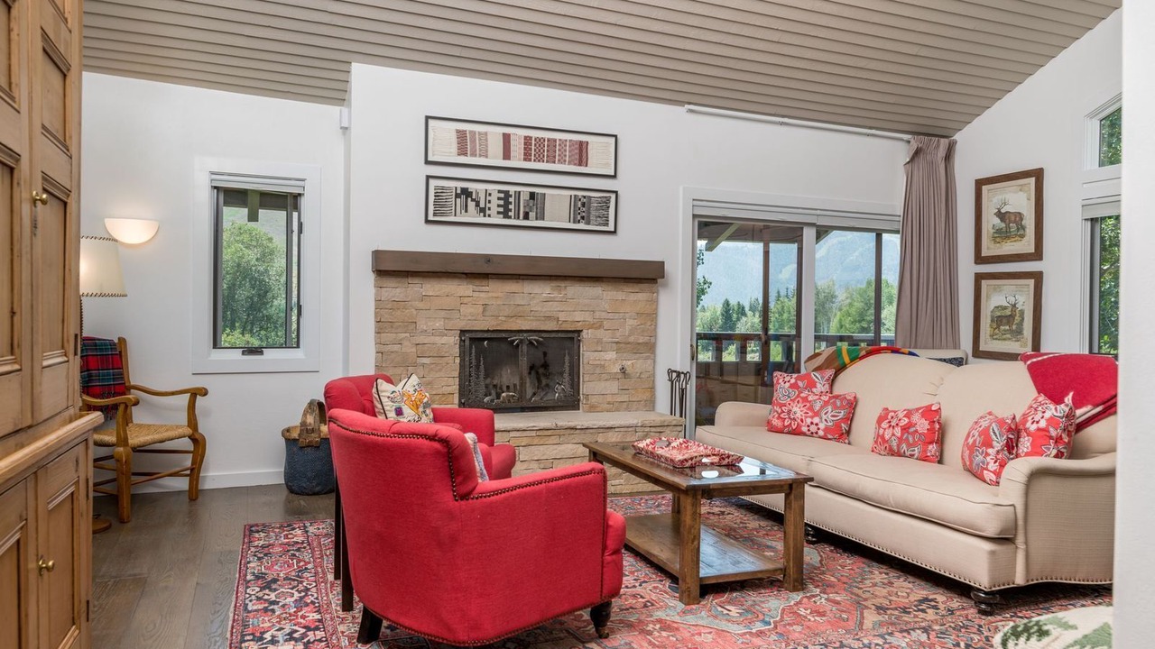 Photo of Livingroom in Elkhorn