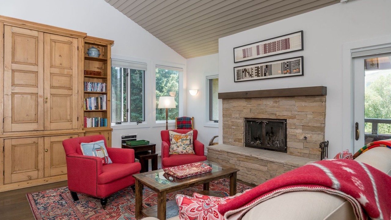 Photo of Livingroom in Elkhorn