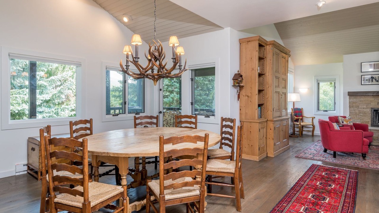 Photo of Livingroom in Elkhorn
