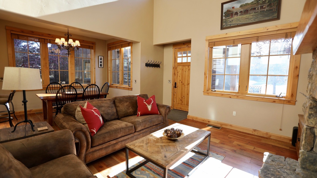 Photo of Livingroom in Big Sky