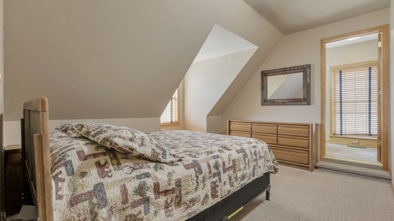 Photo of Bedroom in Summit Station