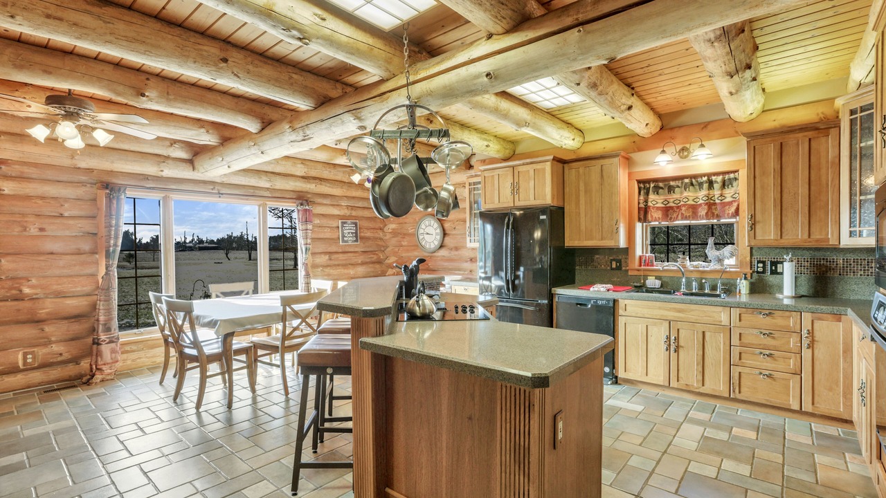Photo of Kitchen in Summit Station