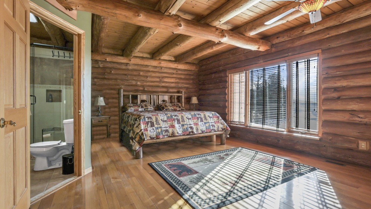 Photo of Bedroom in Summit Station