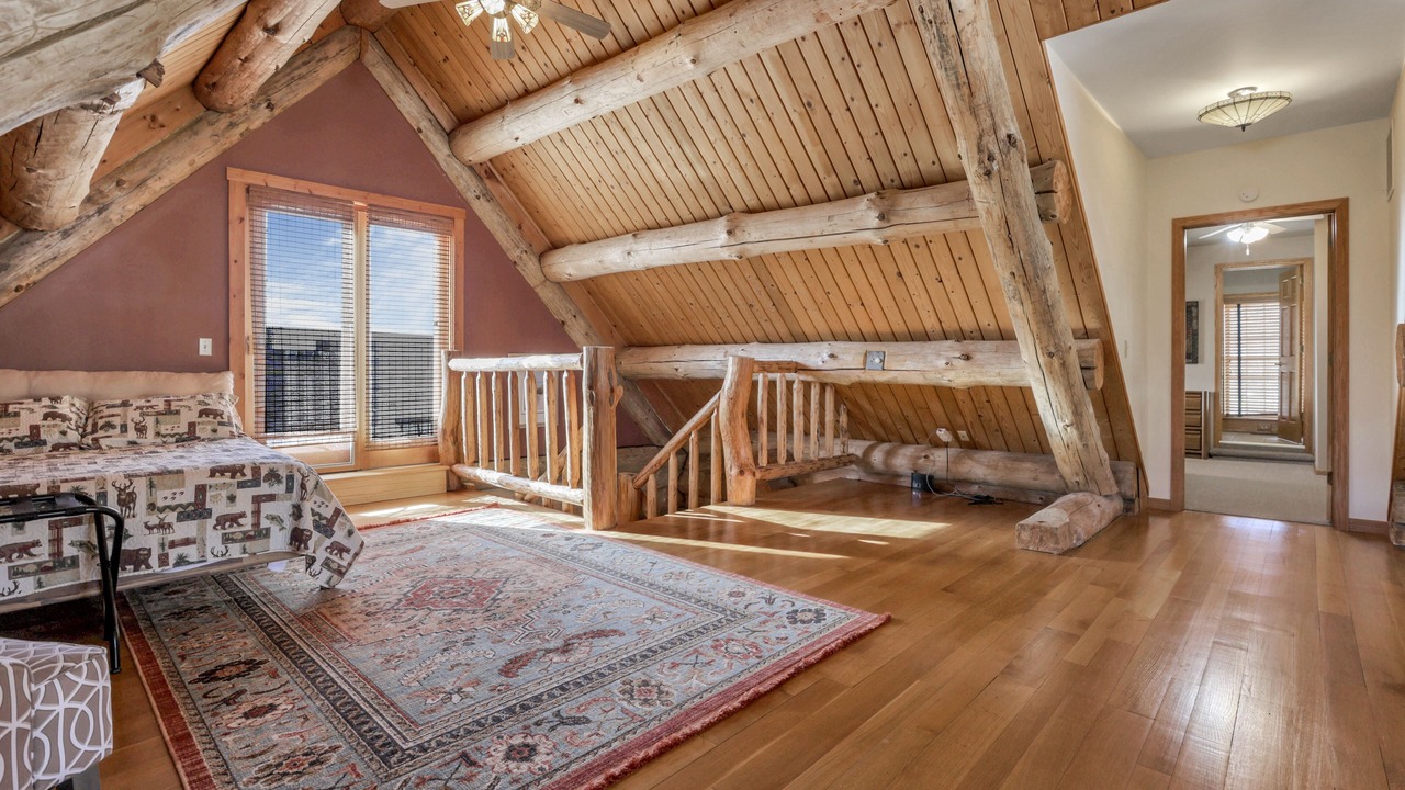 Photo of Bedroom in Summit Station