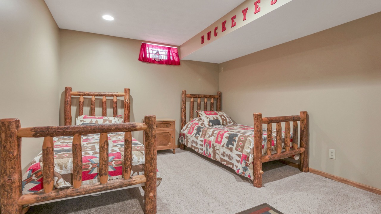 Photo of Bedroom in Summit Station