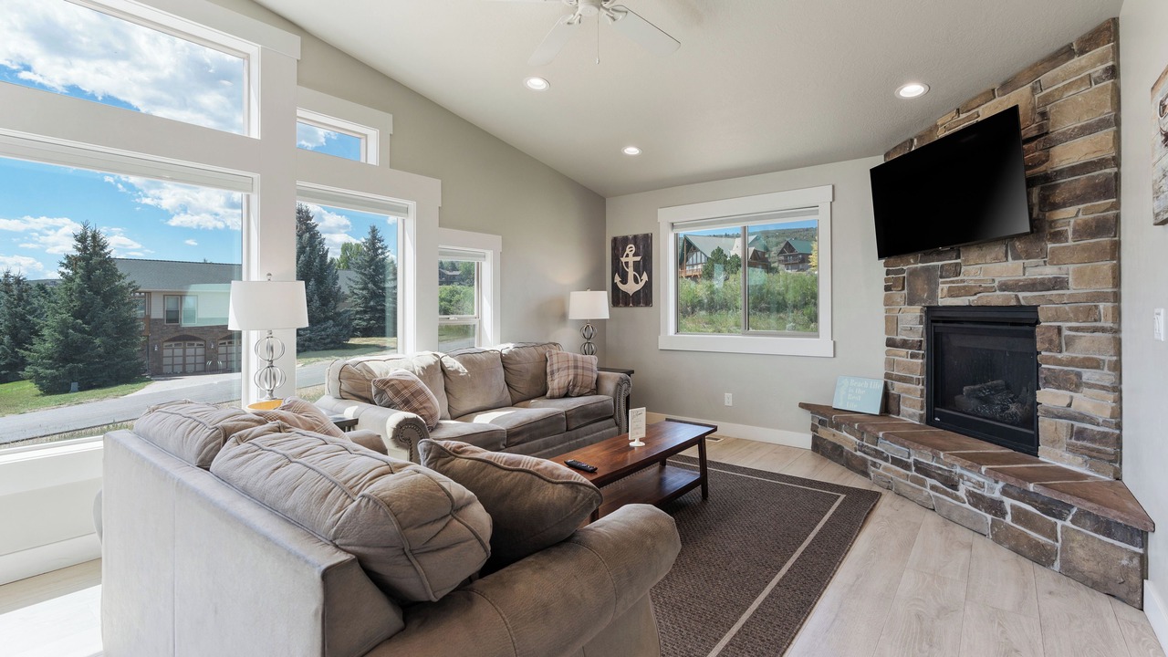Photo of Livingroom in Sweetwater