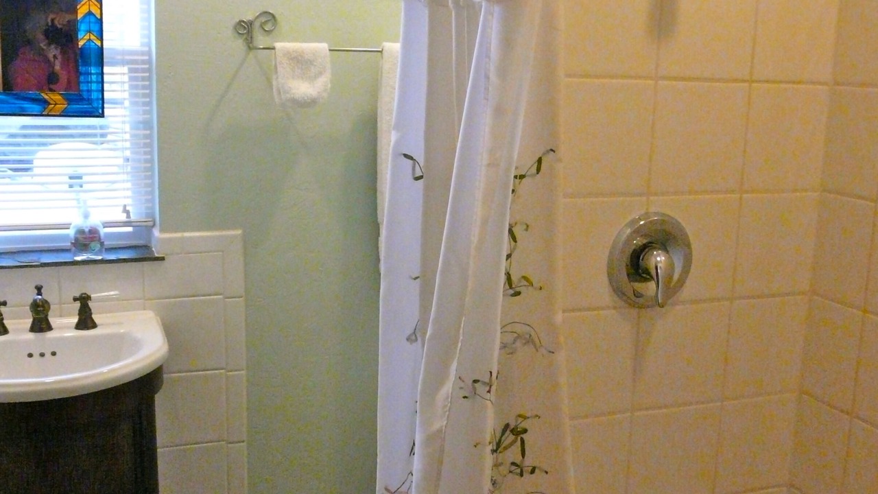 Photo of Bathroom in Gardiner