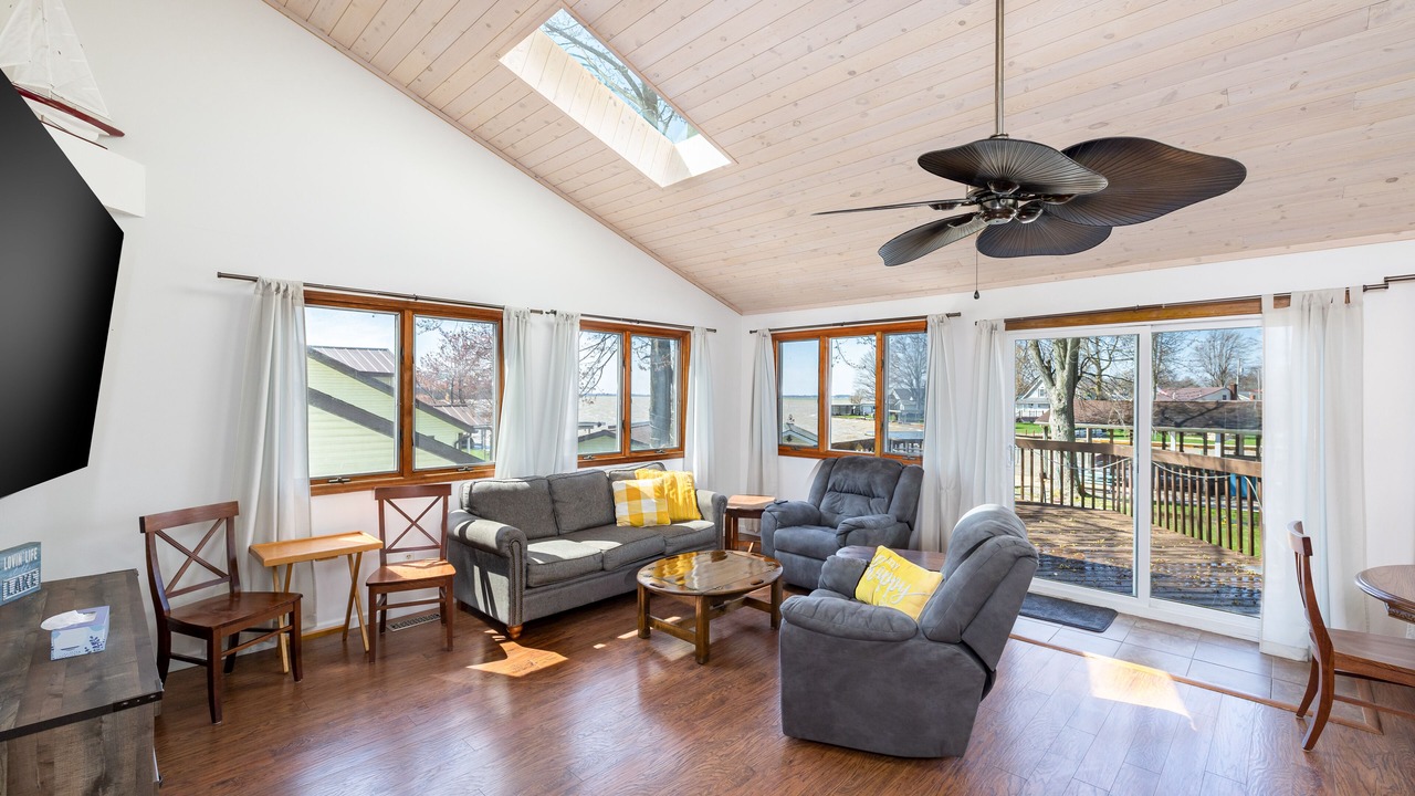Photo of Livingroom in Lakeview