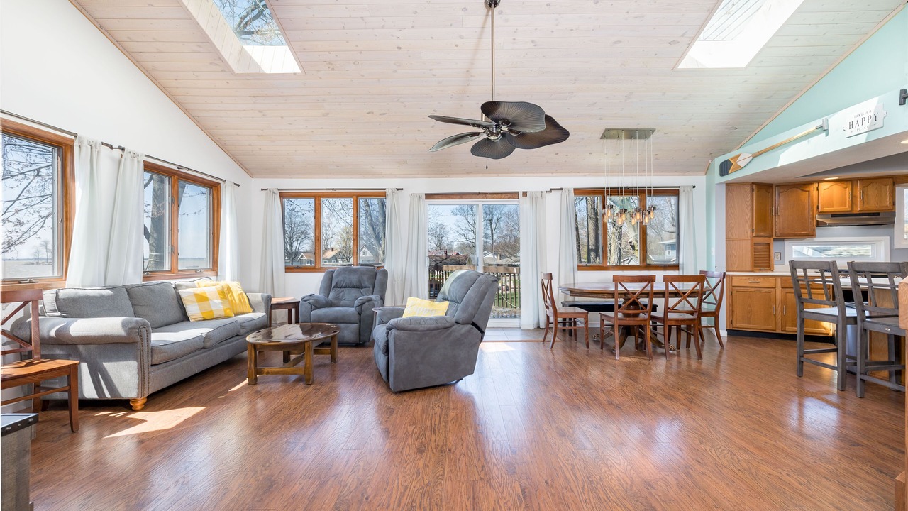 Photo of Livingroom in Lakeview