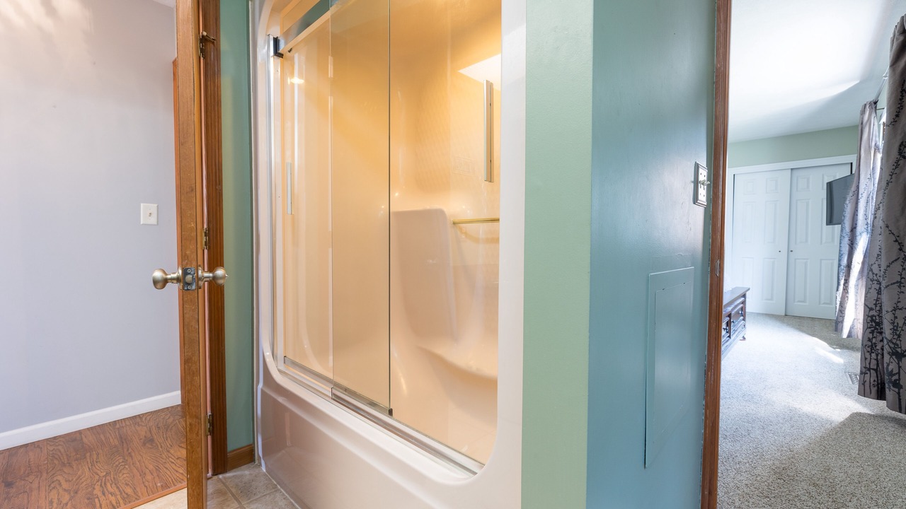 Photo of Bathroom in Lakeview