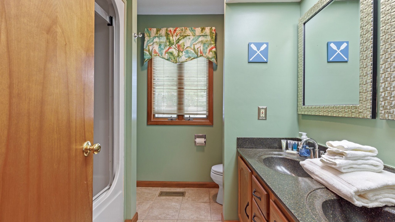 Photo of Bathroom in Lakeview