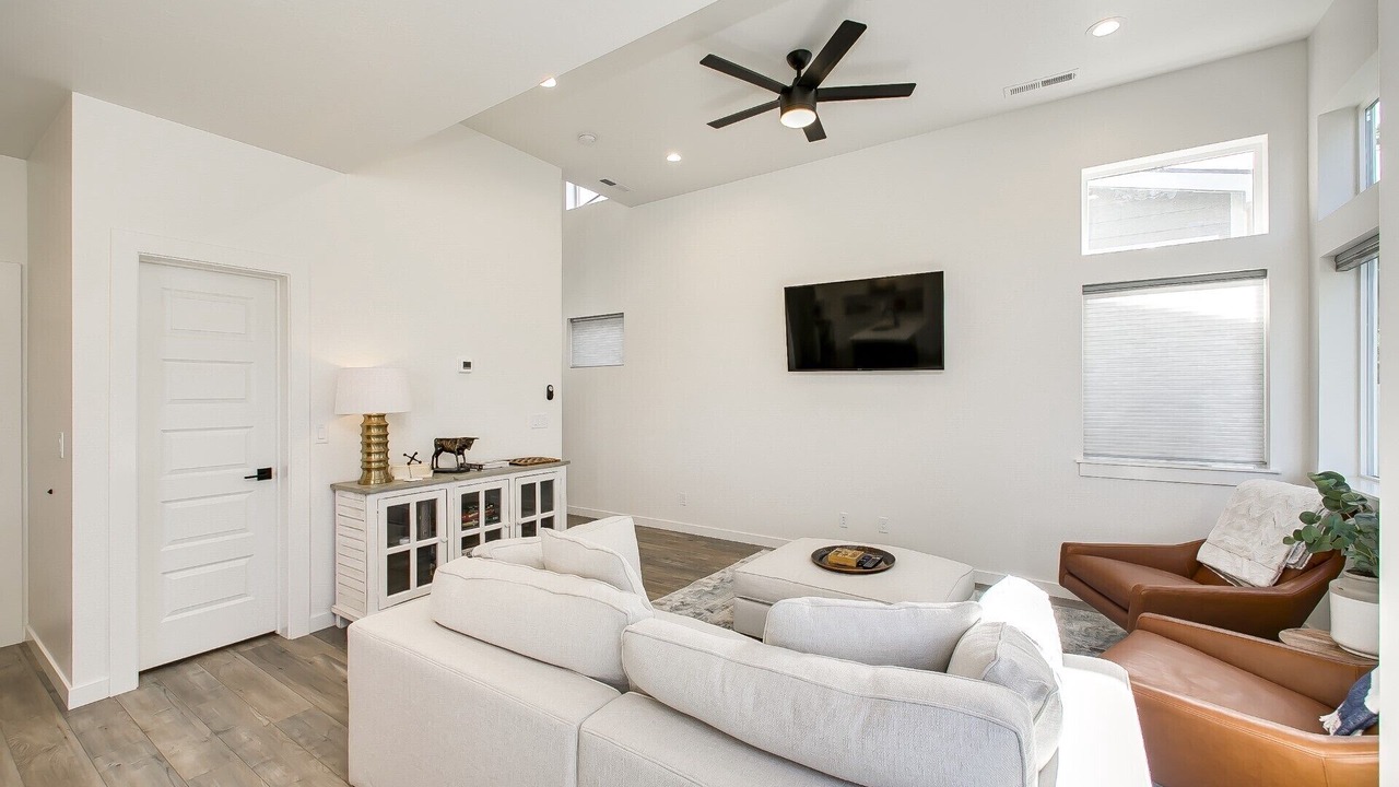 Photo of Livingroom in West Valley