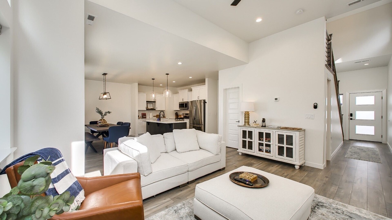 Photo of Livingroom in West Valley
