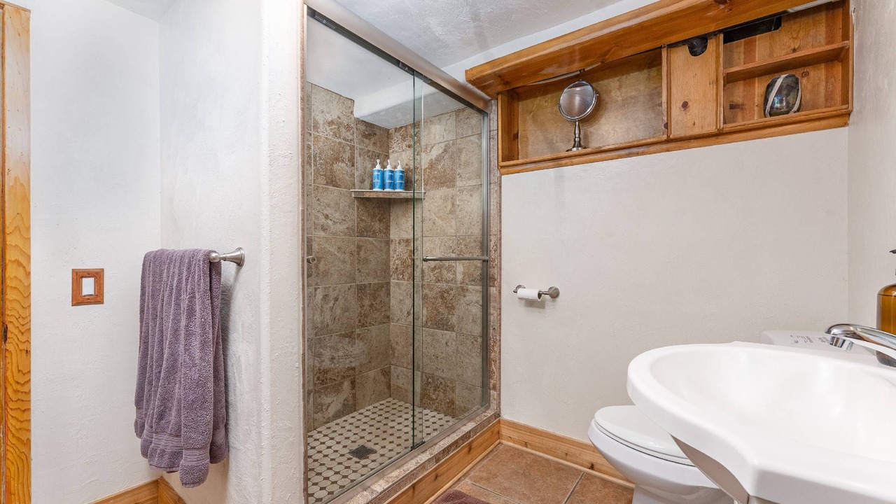 Photo of Bathroom in Central Rim