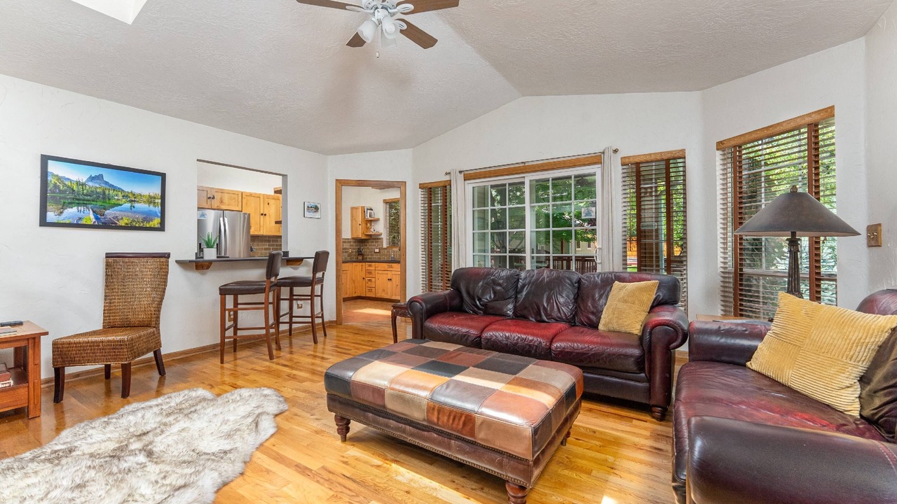 Photo of Livingroom in Central Rim