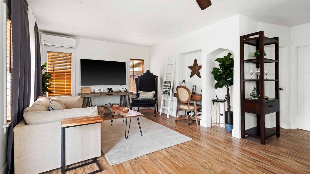 Photo of Livingroom in Carlson Park
