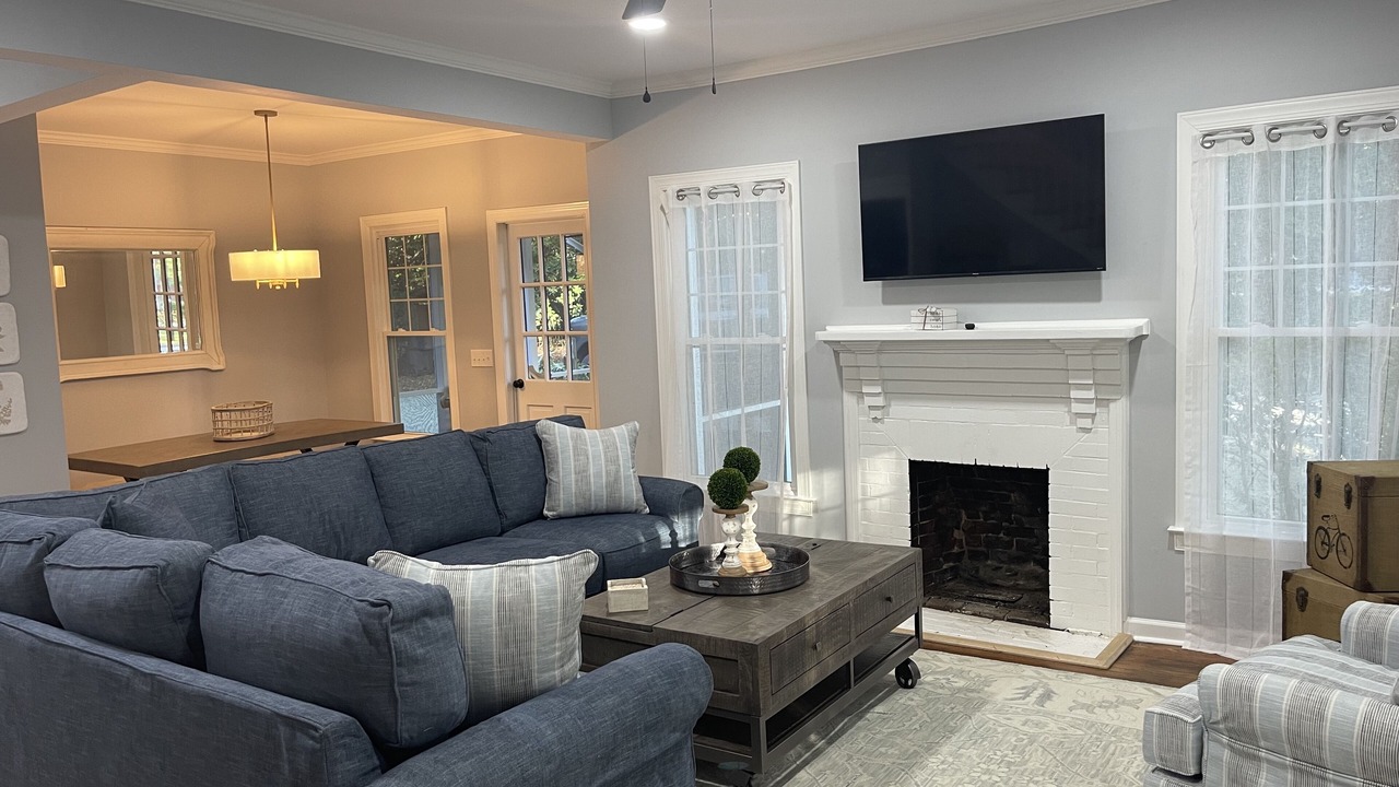 Photo of Livingroom in Downtown