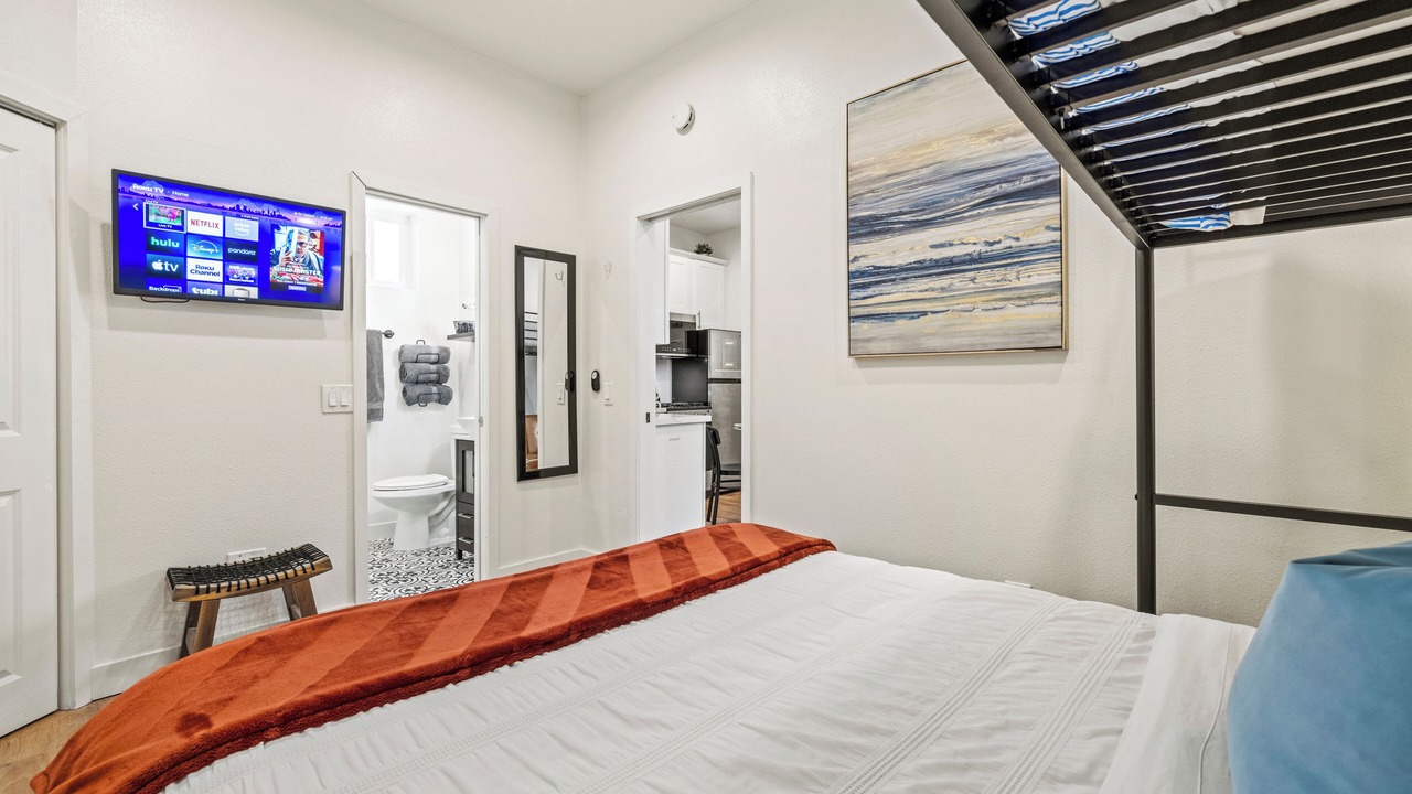Photo of Bedroom in Mission Beach