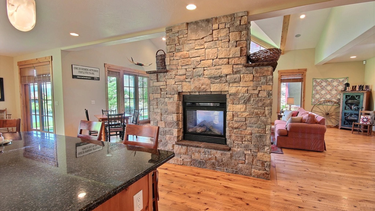 Photo of Livingroom in Victor