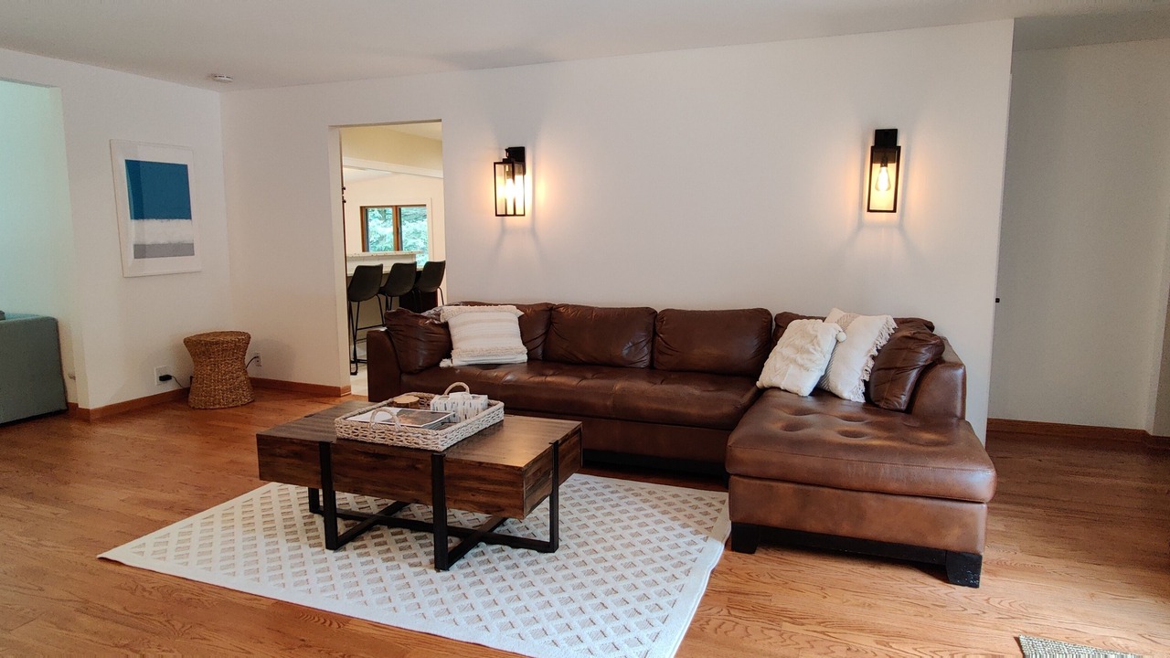 Photo of Livingroom in Shorewood-Tower Hills-Harbert