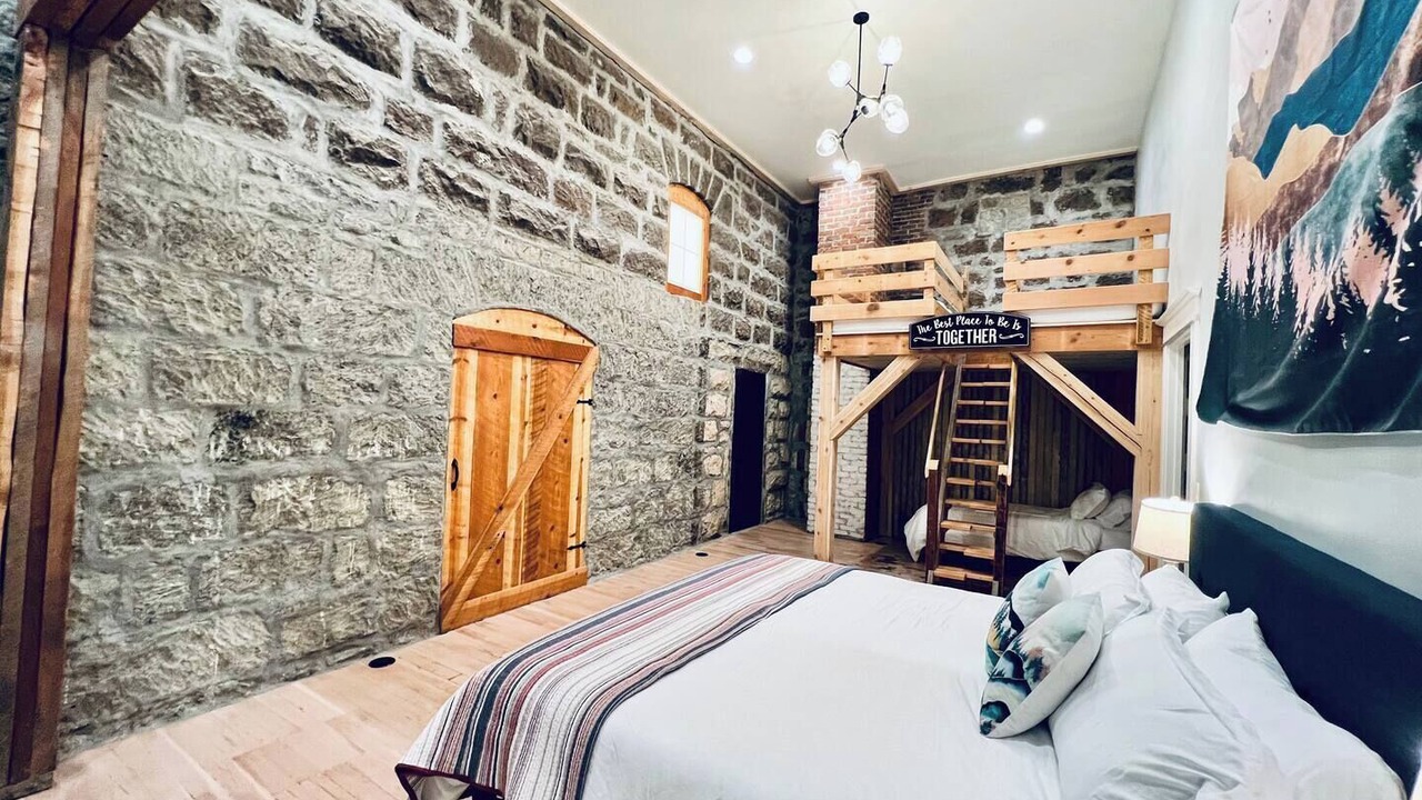 Photo of Bedroom in Enterprise