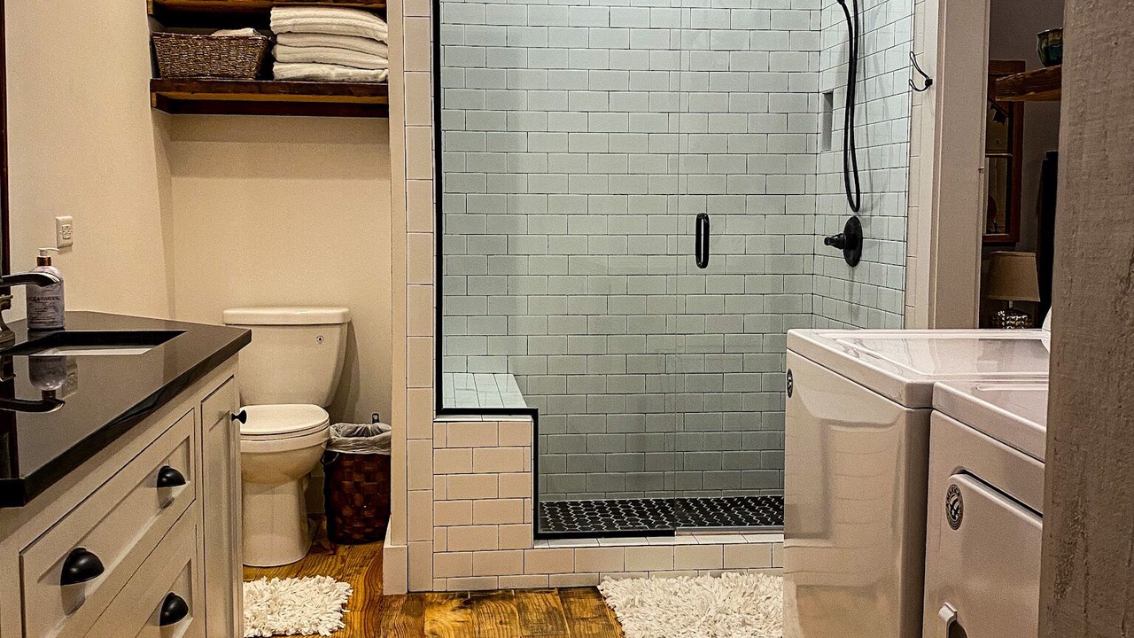 Photo of Bathroom in Etta