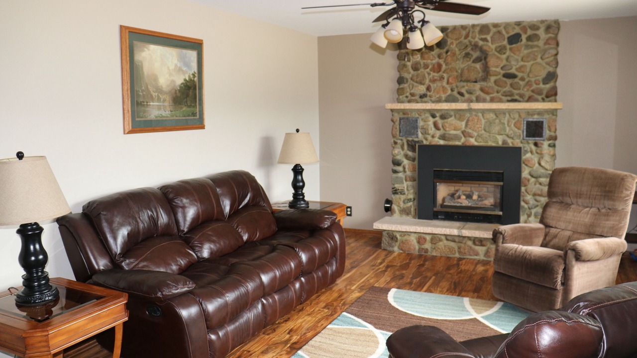 Photo of Livingroom in Devils Lake