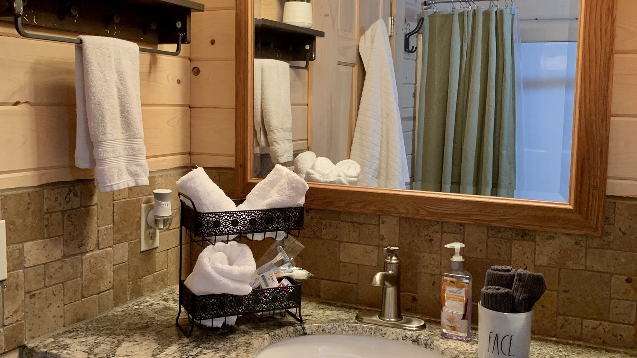 Photo of Bathroom in Island Park