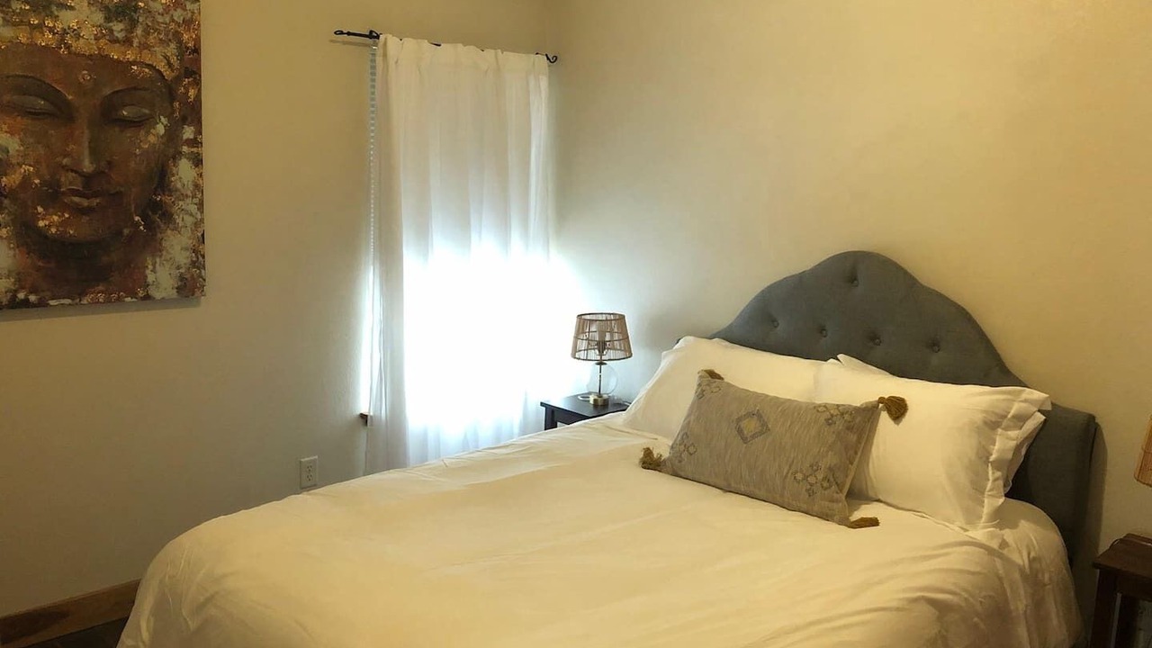 Photo of Bedroom in River Road