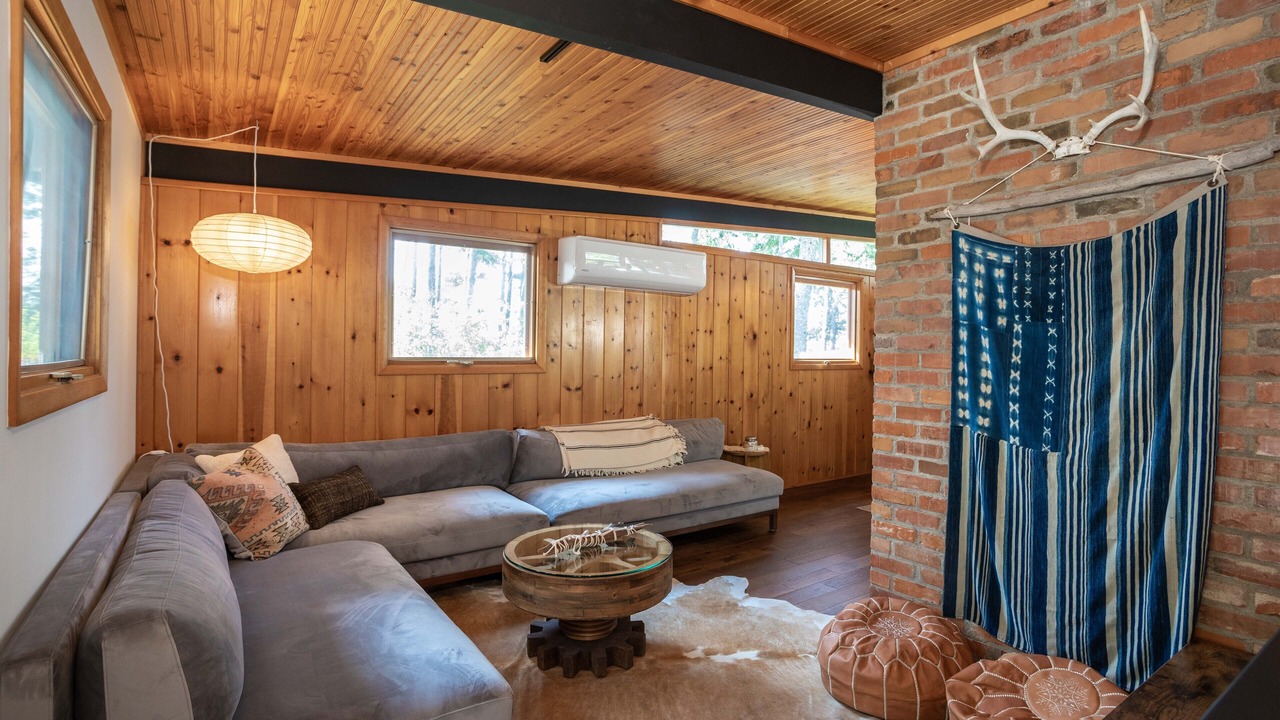 Photo of Livingroom in Woods Bay