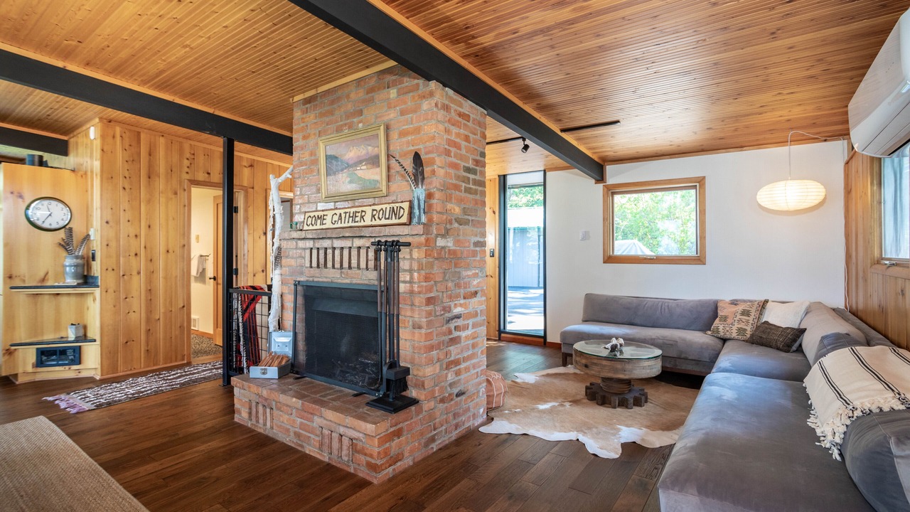 Photo of Livingroom in Woods Bay