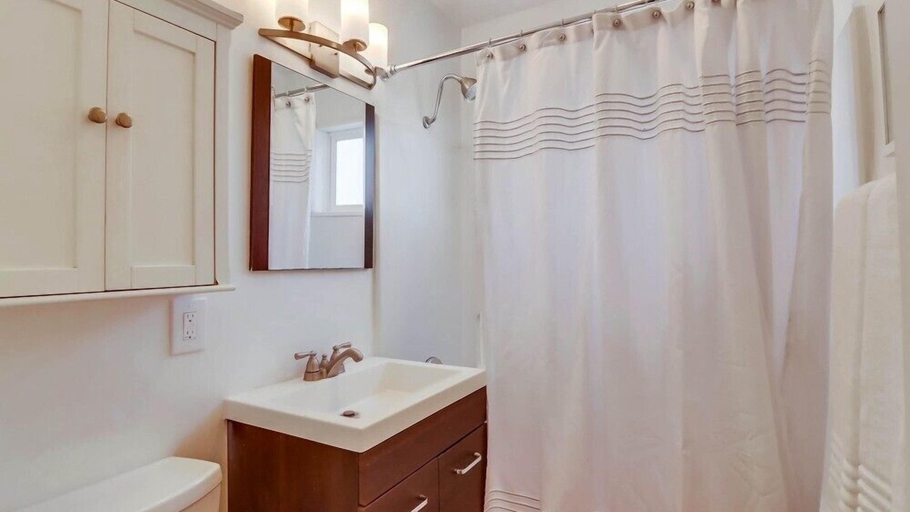 Photo of Bathroom in South Mission Beach