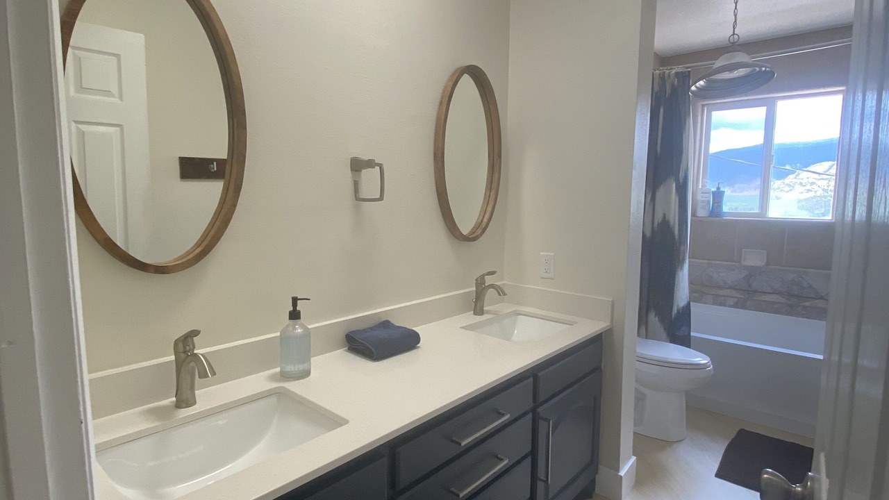 Photo of Bathroom in Teasdale