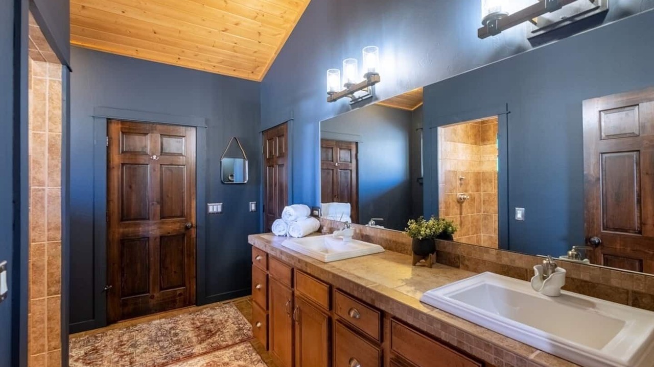 Photo of Bathroom in Emigrant