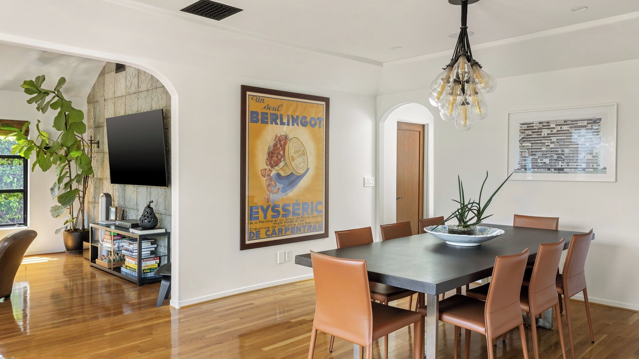 Photo of Bedroom in Mid-Wilshire