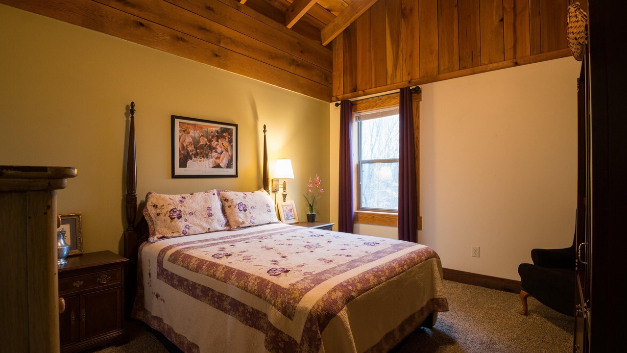 Photo of Bedroom in Gnaw Bone