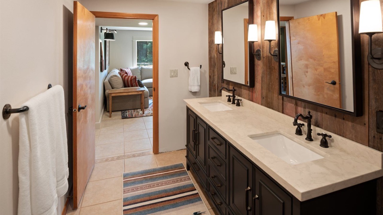 Photo of Bathroom in Ponder Point