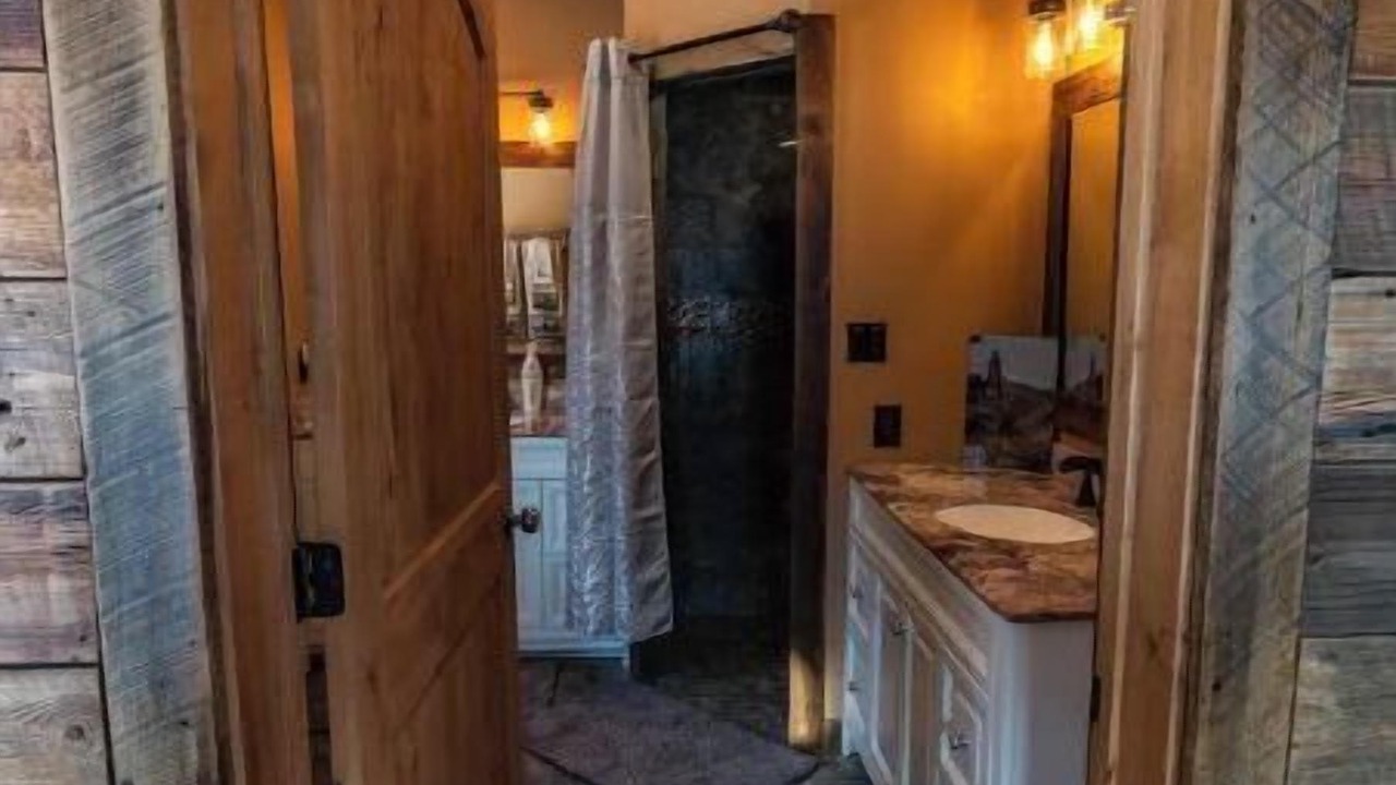 Photo of Bathroom in Cobalt