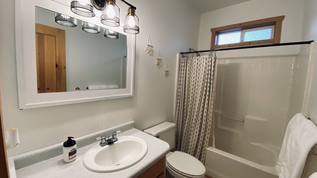 Photo of Bathroom in Teasdale