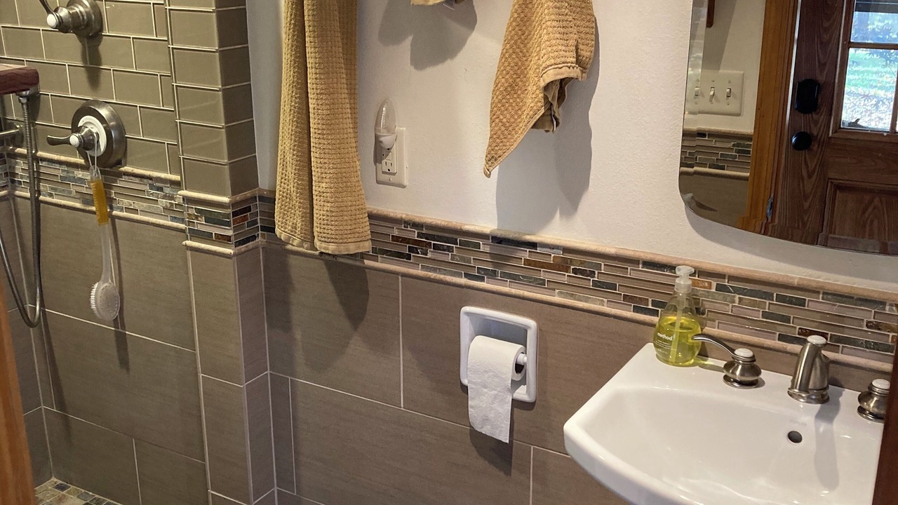 Photo of Bathroom in Vinita
