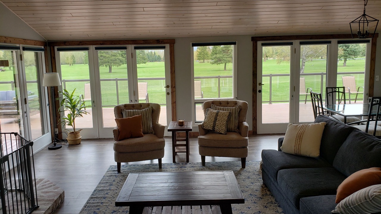Photo of Livingroom in West Glacier