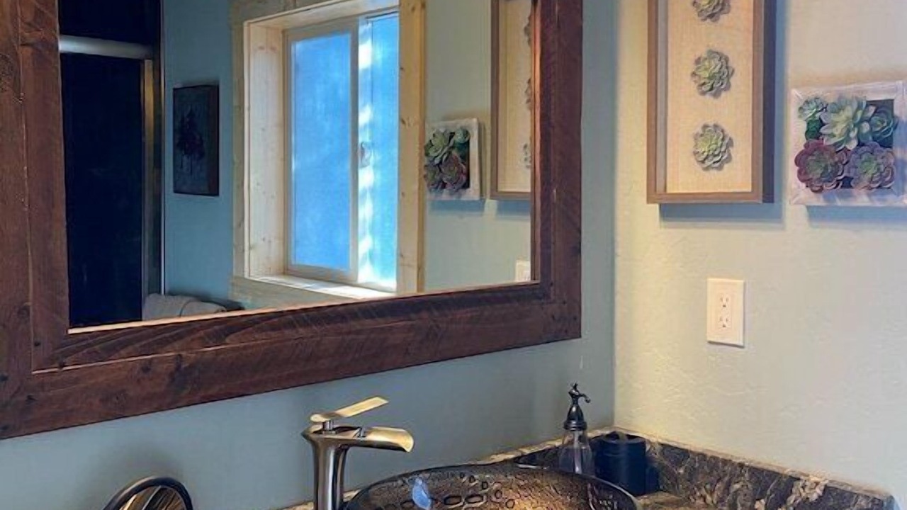Photo of Bathroom in Island Park