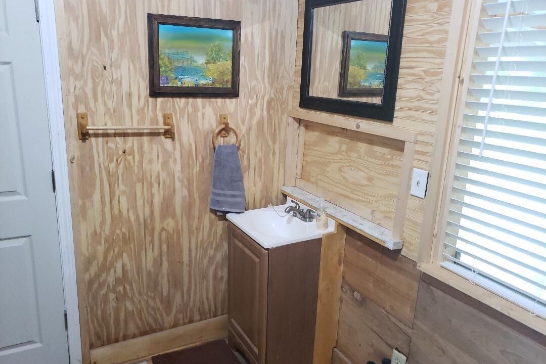 Photo of Bathroom in Stone County