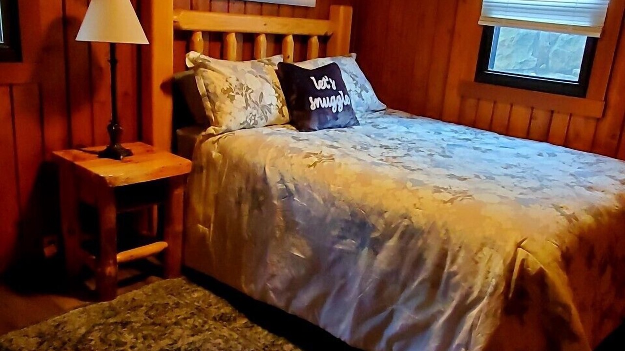 Photo of Bedroom in Gnaw Bone