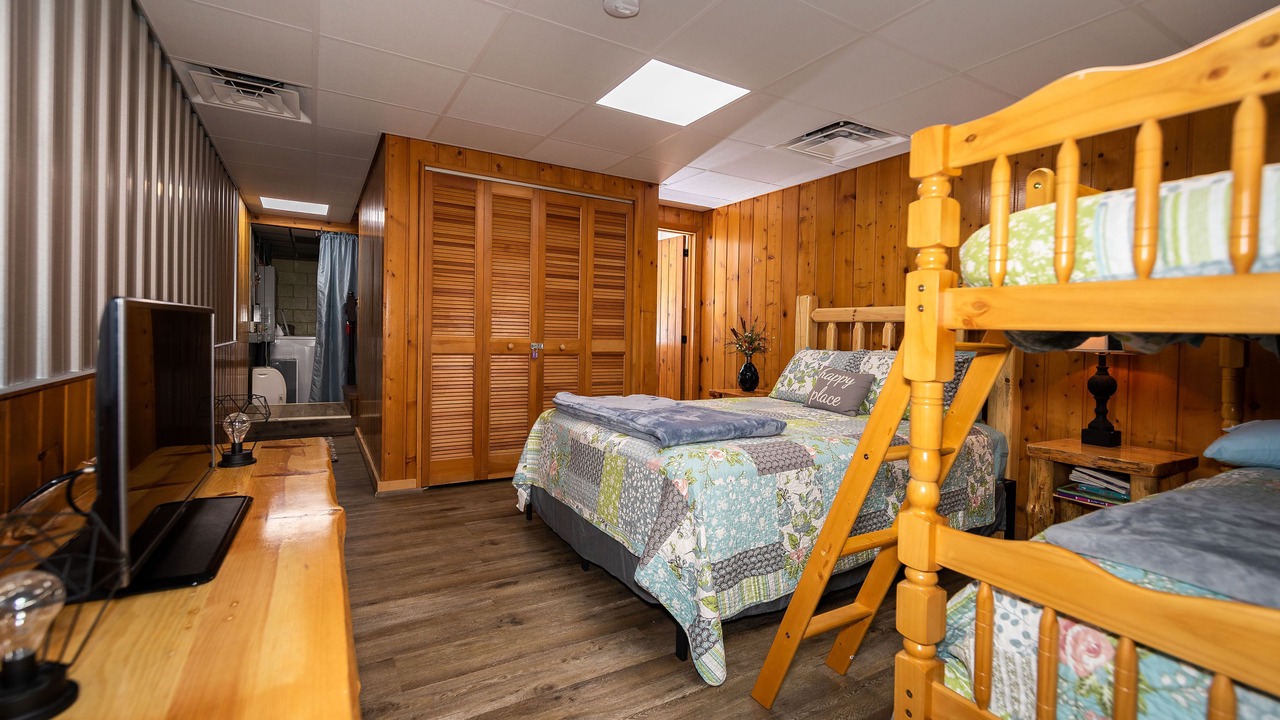 Photo of Bedroom in Gnaw Bone
